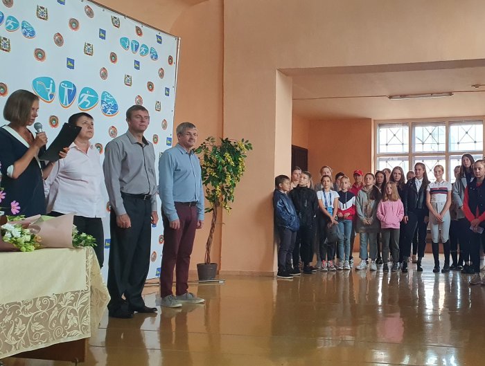 Торжественная линейка, посвящённая началу учебного года 04 сентября