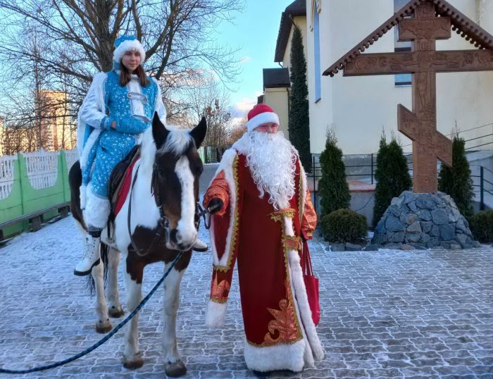 Катание на лошадях на Рождественской ёлке 